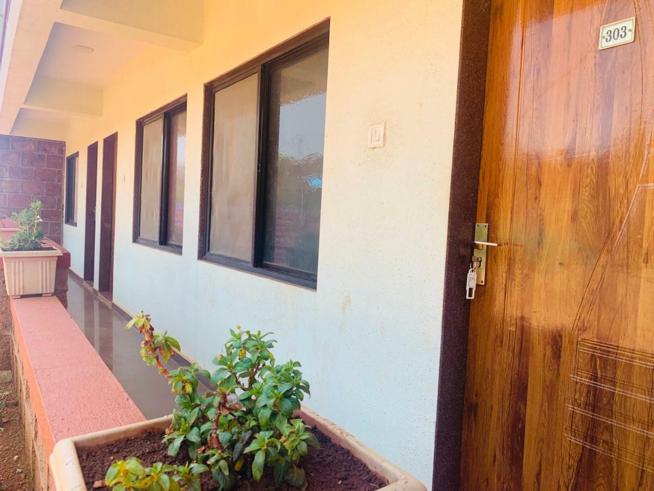 Stay Classy Mahabaleshwar Exterior photo